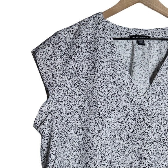 Hilary Radley Black and white v-neck blouse - Size XL - Picture 2 of 6